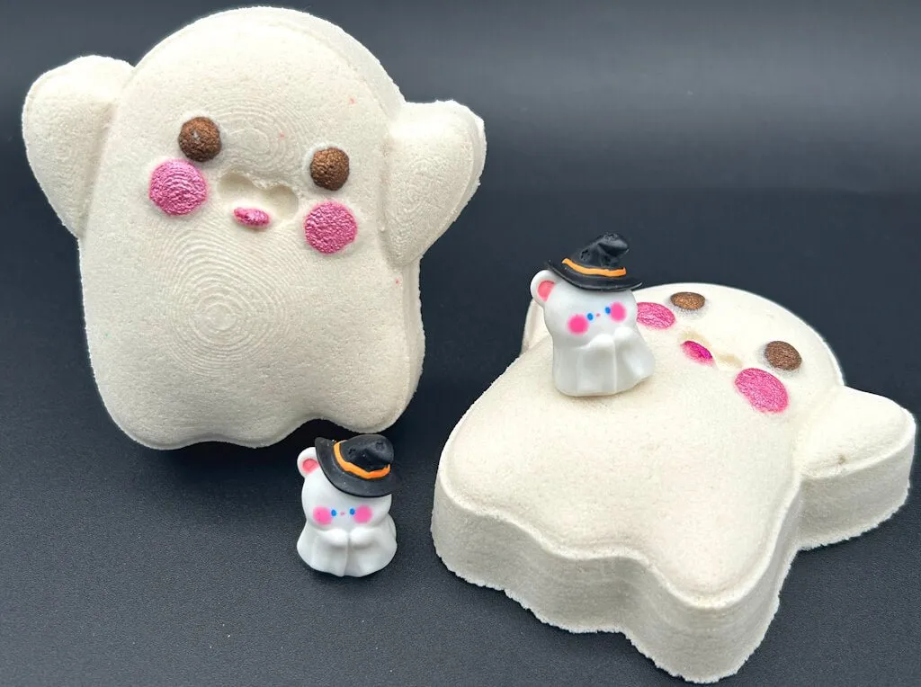 Chunky Ghost Kids Bath Bomb with Ghost Figure Inside