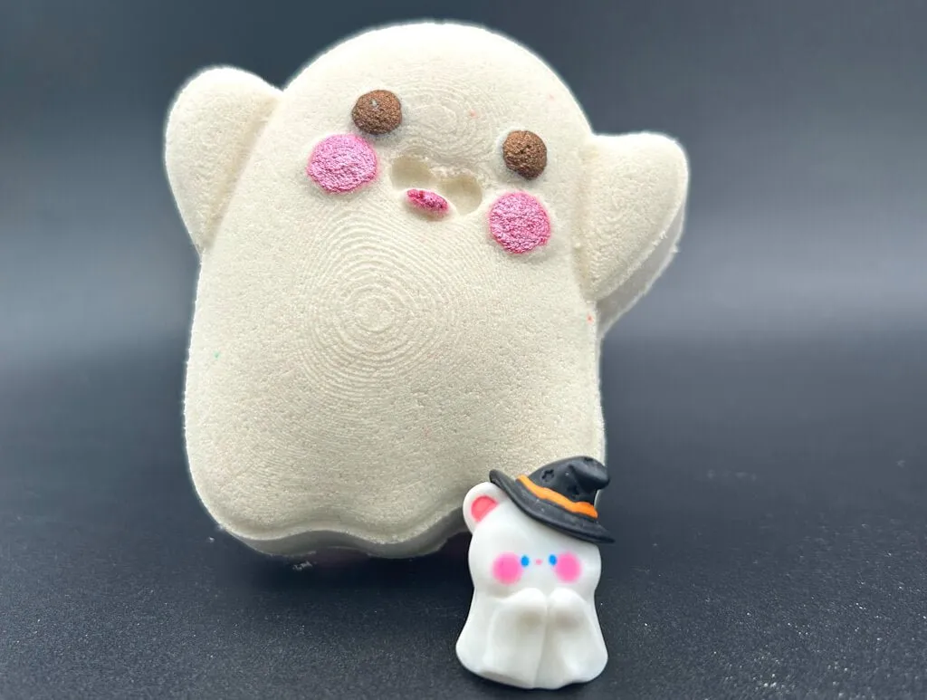 Chunky Ghost Kids Bath Bomb with Ghost Figure Inside