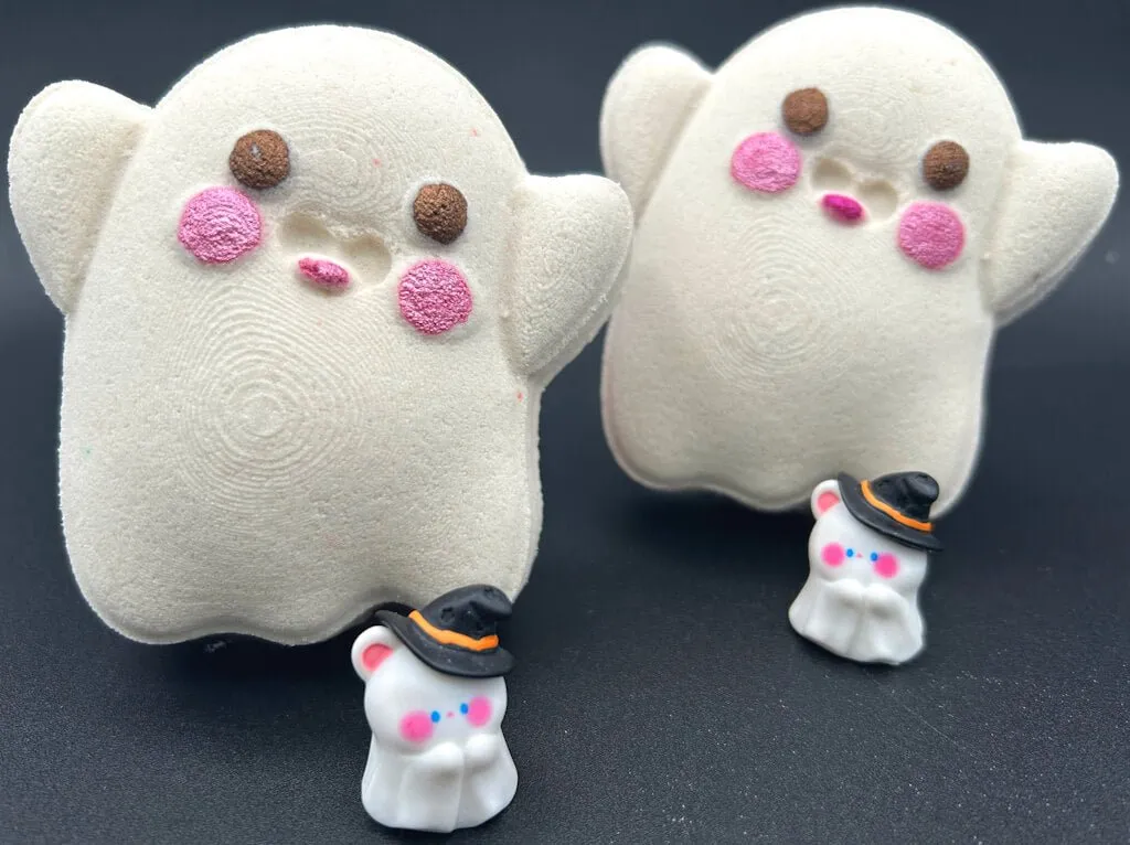 Chunky Ghost Kids Bath Bomb with Ghost Figure Inside