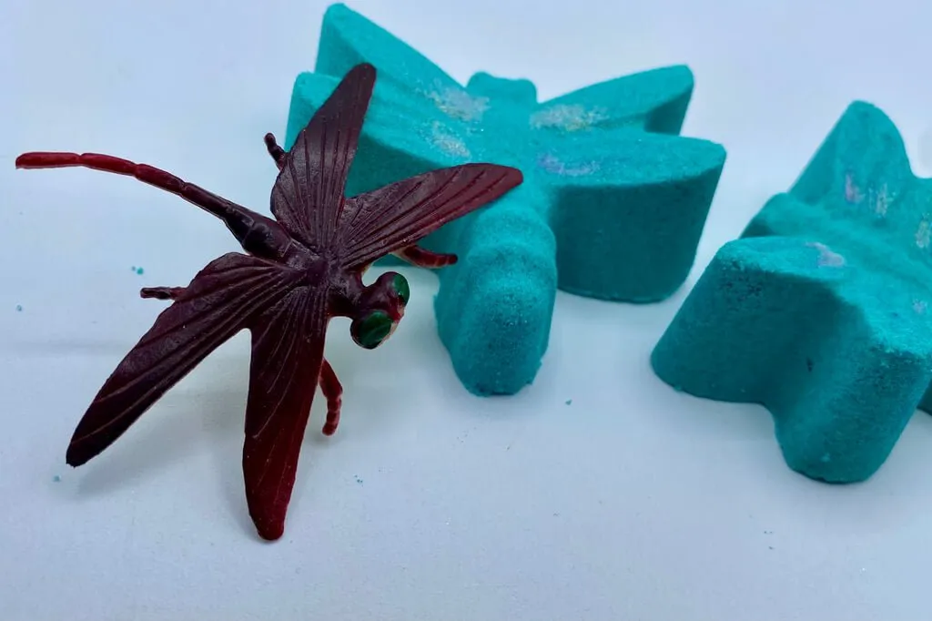 Dragonfly Bath Bomb with Toy Flying Insect Inside