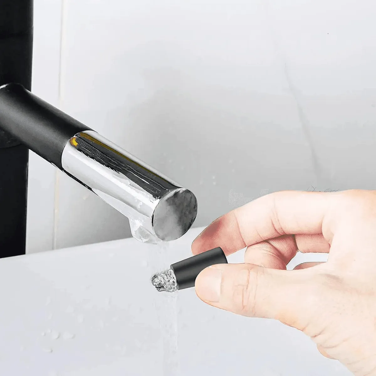 Electric Nose Hair Trimmer, USB Rechargeable, Wet & Dry Use, Quiet Operation, Perfect for Nose, Ears, and Eyebrows