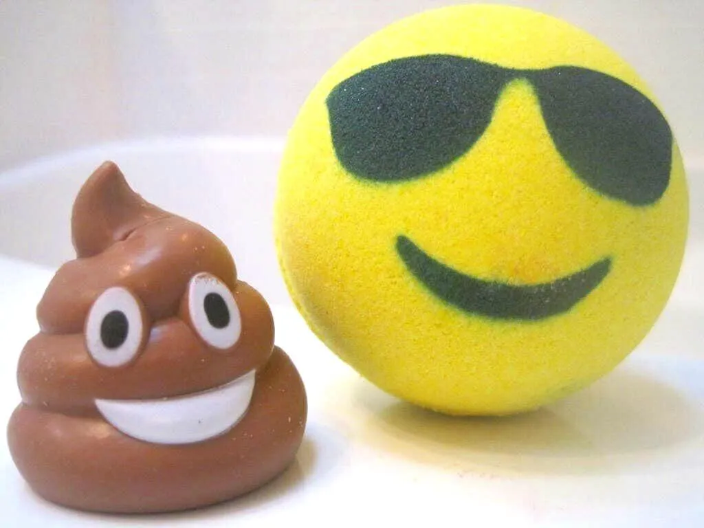 Emoji Bath Bombs Party Pack (with Toys Inside) - 6 ct