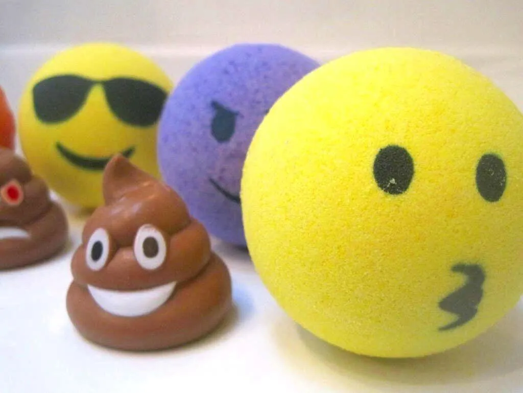 Emoji Bath Bombs Party Pack (with Toys Inside) - 6 ct