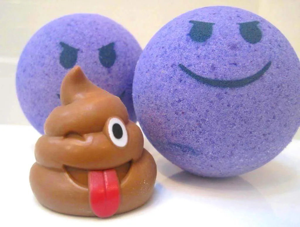 Emoji Bath Bombs Party Pack (with Toys Inside) - 6 ct