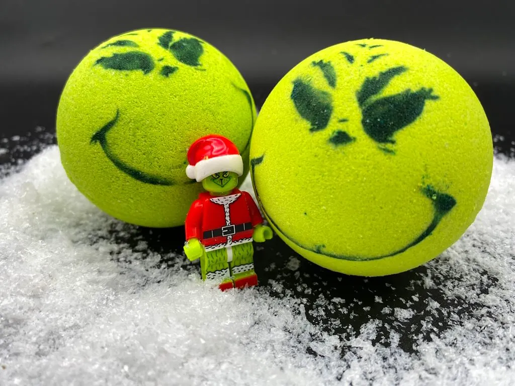 Grinch Kids Bath Bomb with Toy Grinch Mini Figure Inside