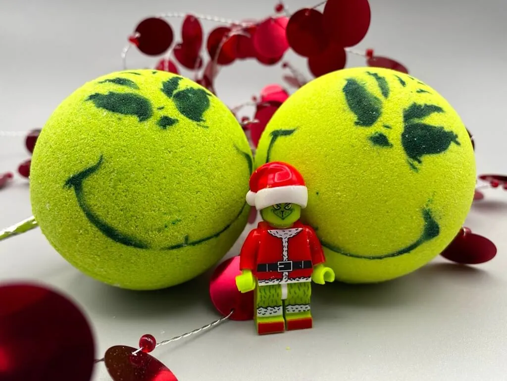 Grinch Kids Bath Bomb with Toy Grinch Mini Figure Inside