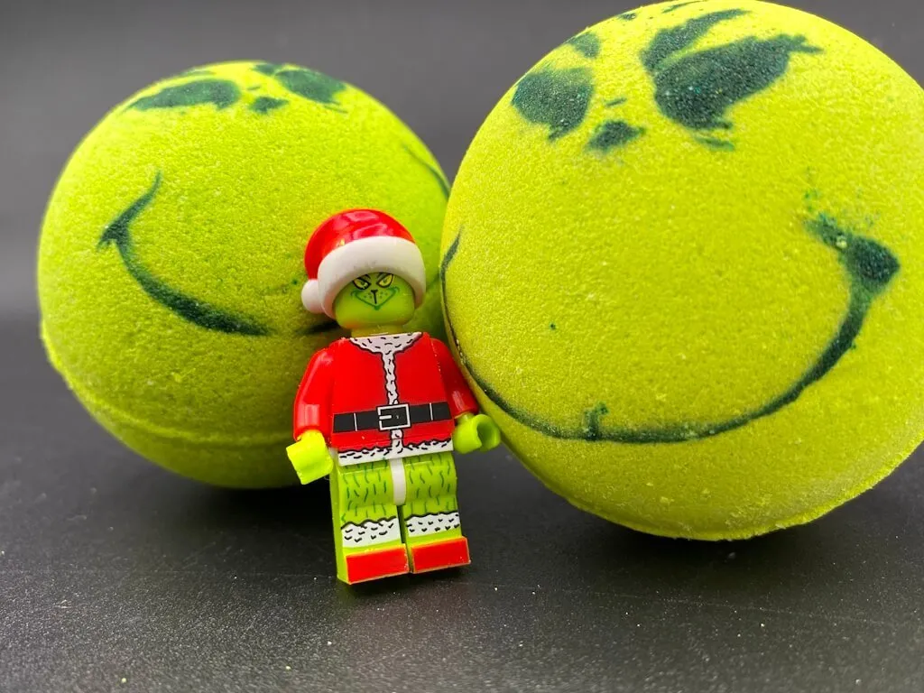 Grinch Kids Bath Bomb with Toy Grinch Mini Figure Inside