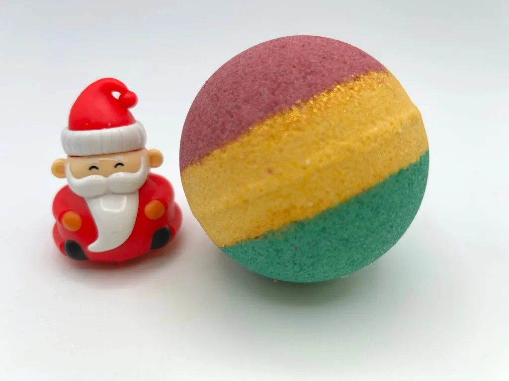 Holiday Kids Bath Bomb with Holiday Figure Pullback Racer Inside - Maroon/Gold/Green