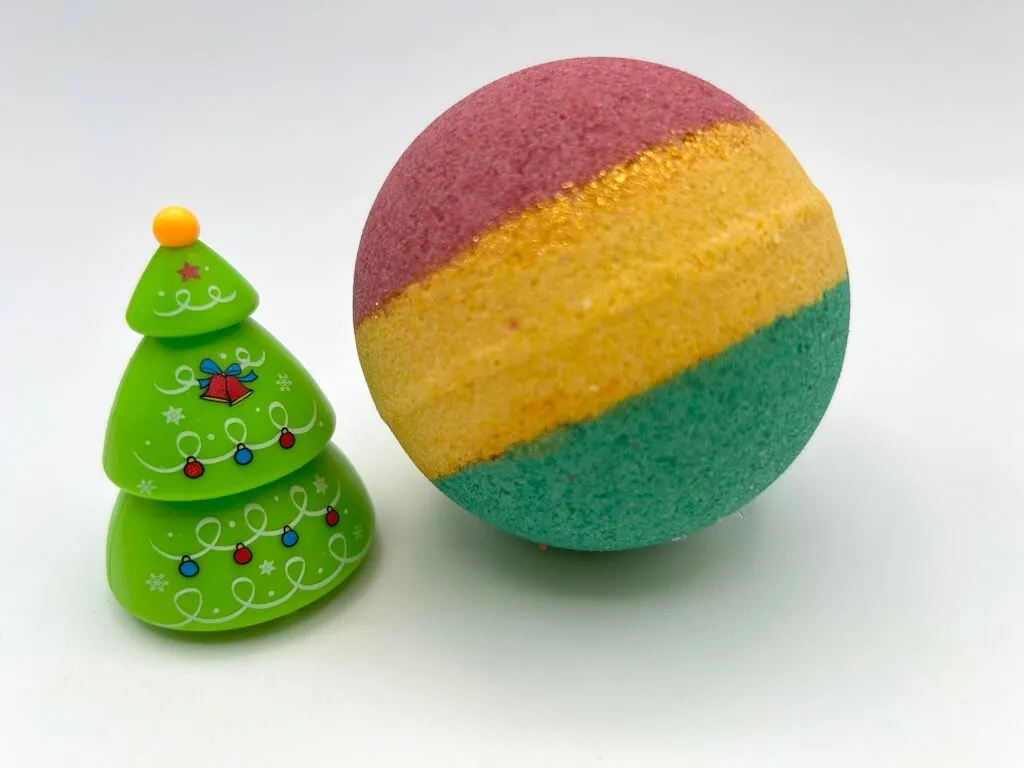 Holiday Kids Bath Bomb with Holiday Figure Pullback Racer Inside - Maroon/Gold/Green