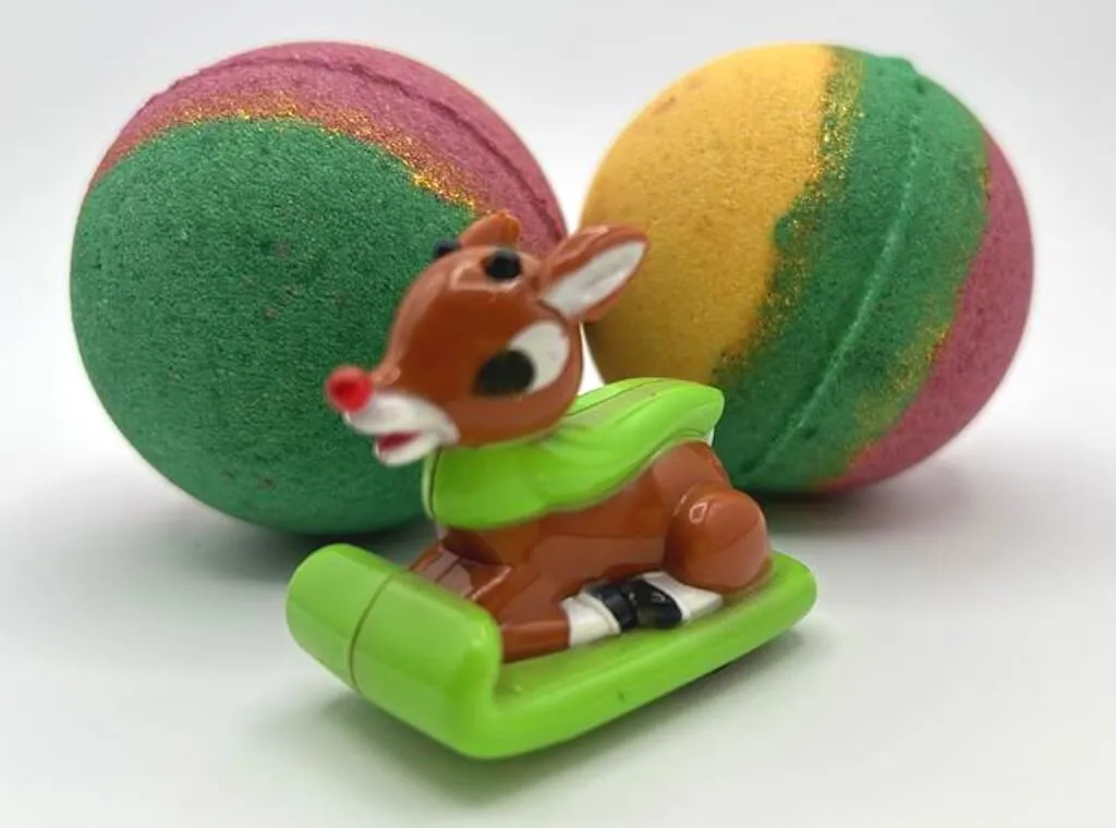 Holiday Kids Bath Bomb with Holiday Figure Pullback Racer Inside - Maroon/Gold/Green