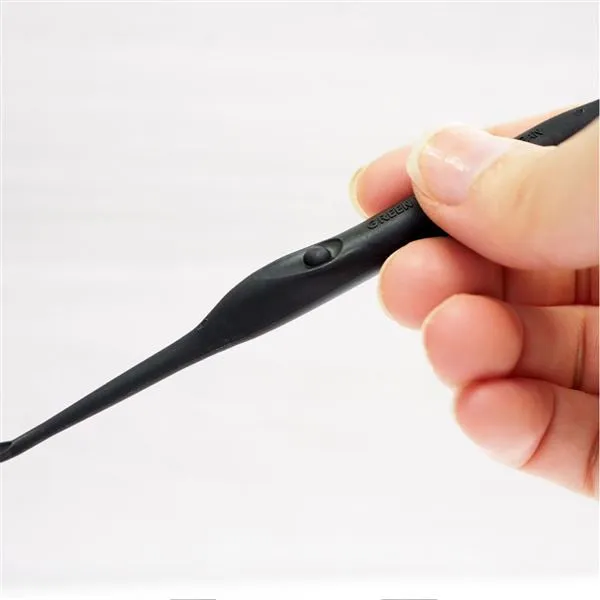 Made in Japan, Green Bell is a spoon-like two-way ear picker. Black G-2174. Clean and refreshing. Rotating silicone brush head ear pick.