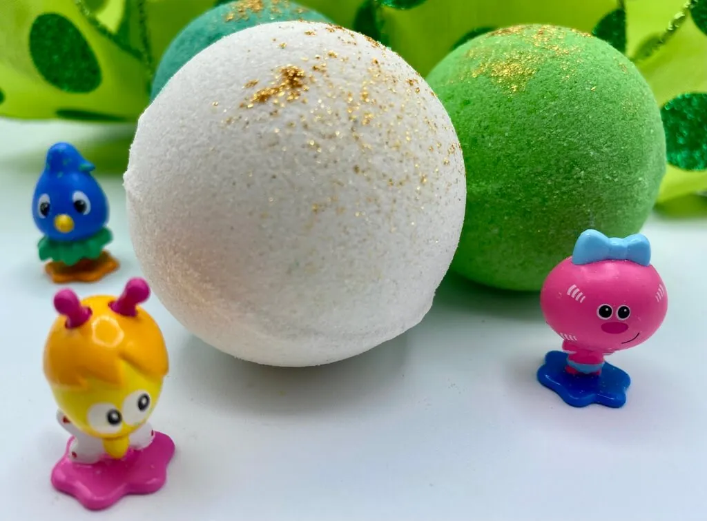 Mini Bath Bomb Gift Box with Cartoon Alien Inside - 4 ct