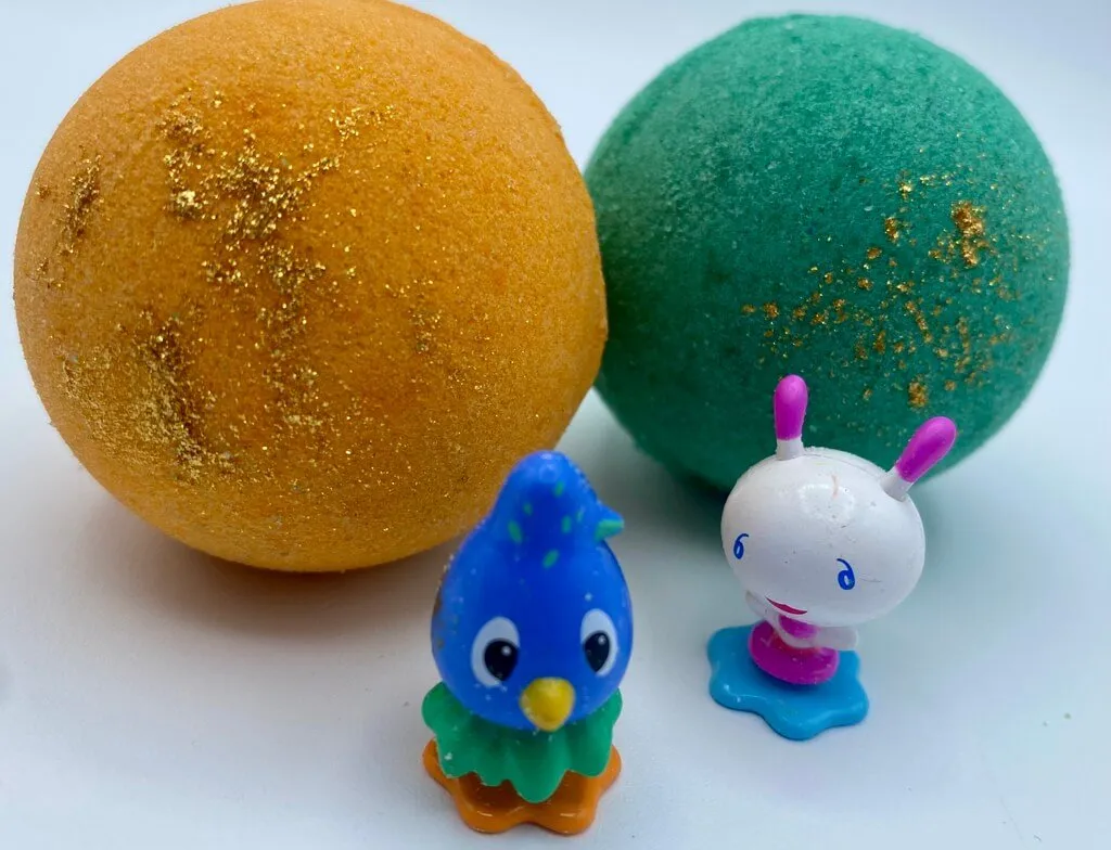 Mini Bath Bomb Gift Box with Cartoon Alien Inside - 4 ct