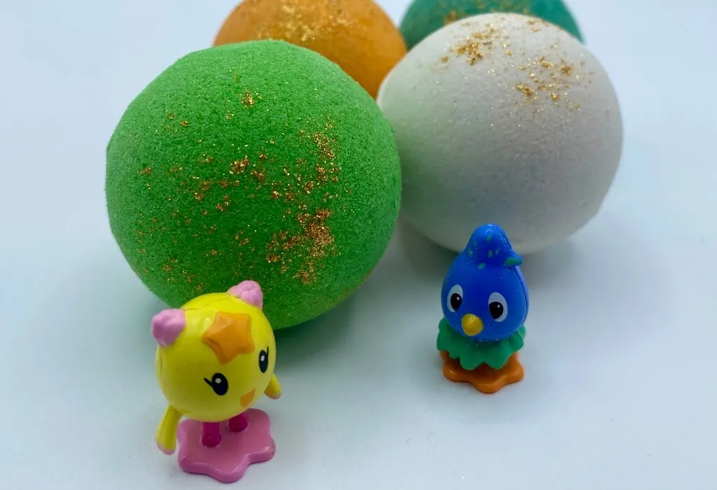 Mini Bath Bomb Gift Box with Cartoon Alien Inside - 4 ct