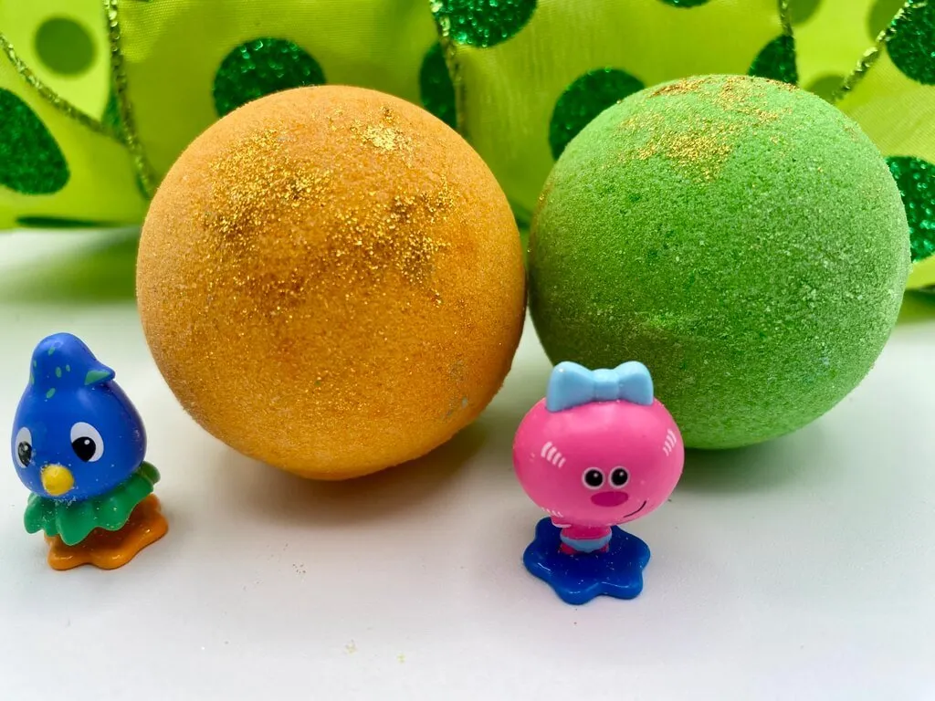 Mini Bath Bomb Gift Box with Cartoon Alien Inside - 4 ct