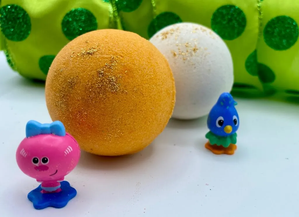 Mini Bath Bomb Gift Box with Cartoon Alien Inside - 4 ct