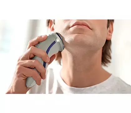 Philips Norelco Star Wars R2D2 Electric Shaver