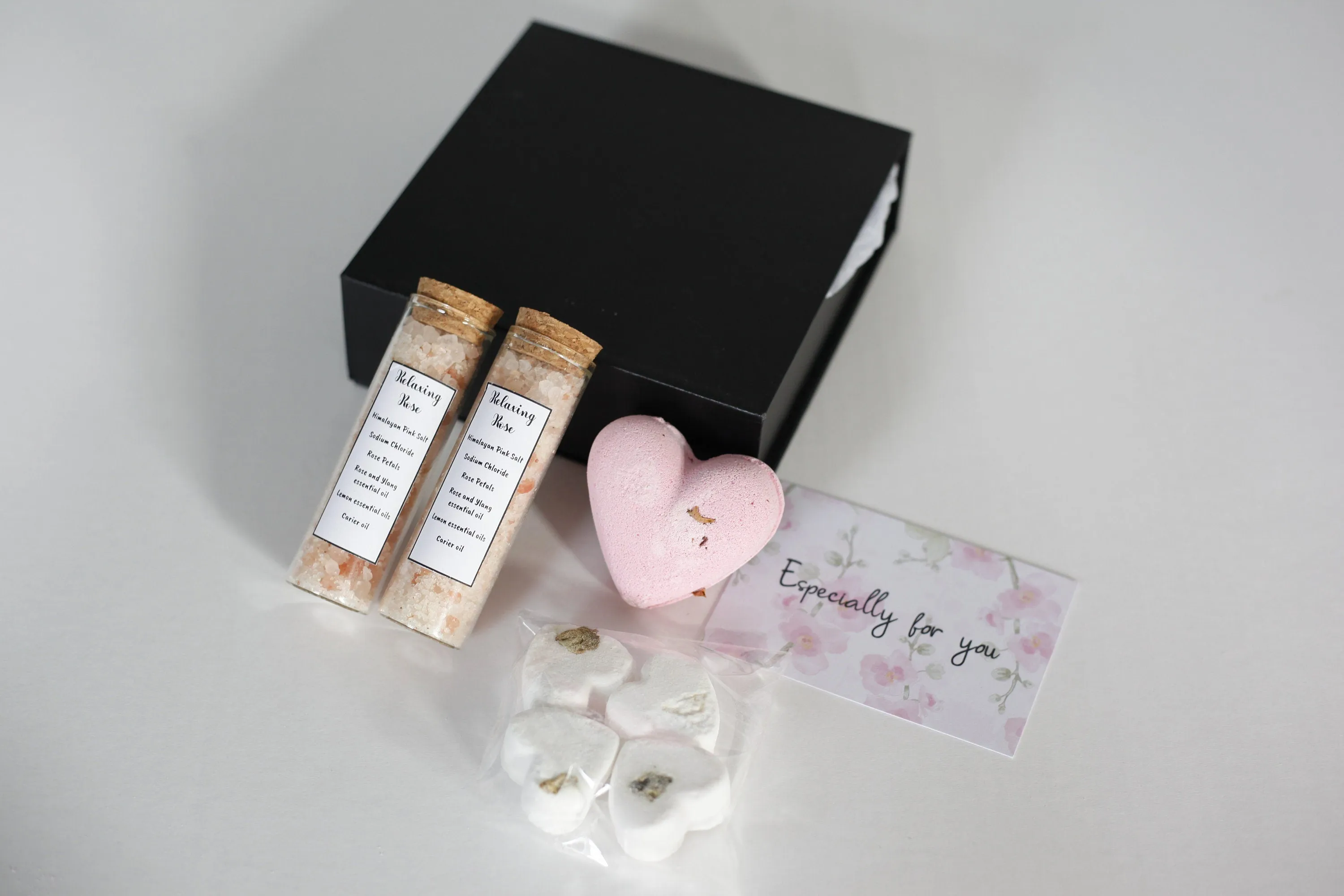 Small spa gift box for Eid, Ramadan, Bath salt , bath bomb, gift box for women, gifts for her, Eid gifts , Ladies Gifts