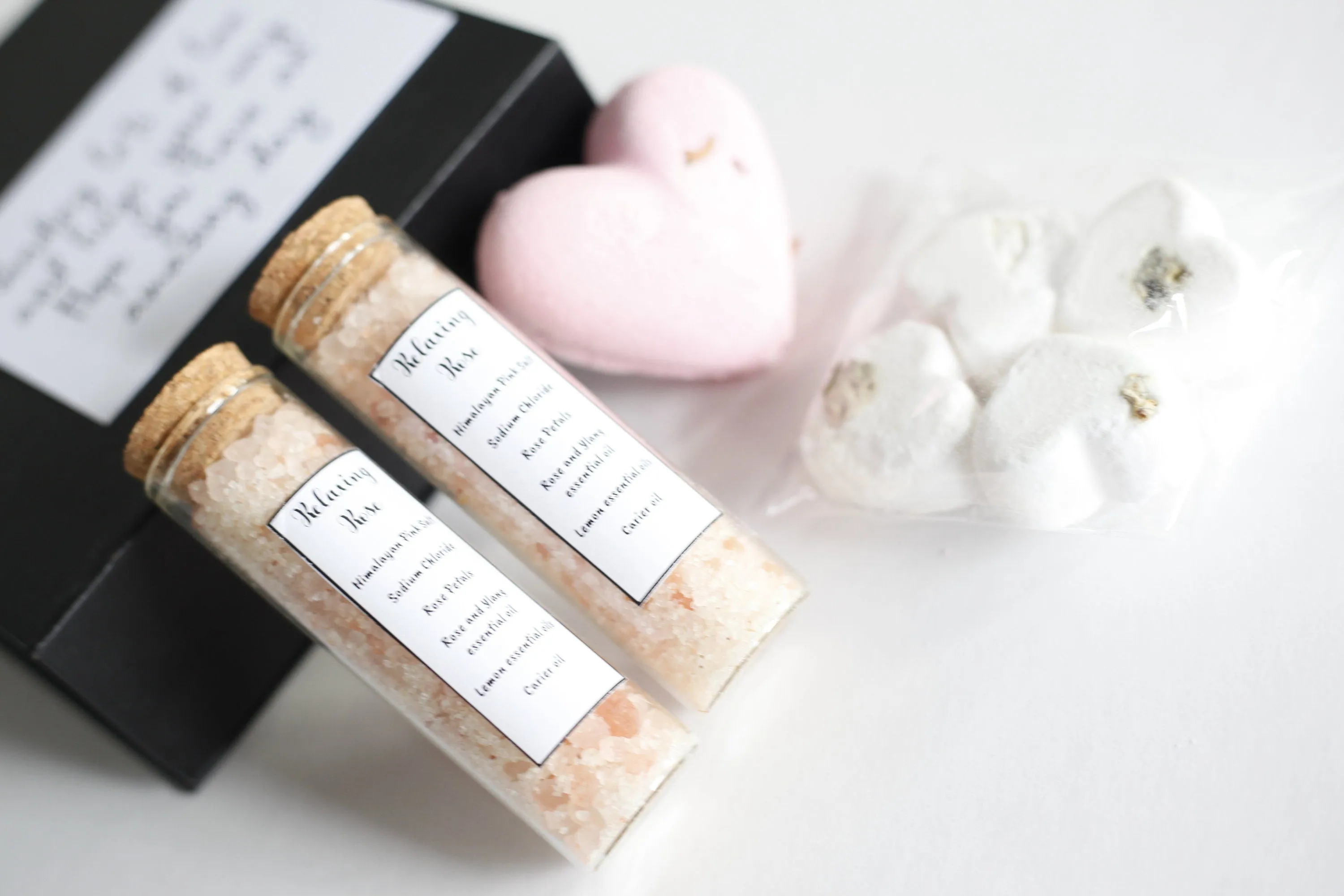 Small spa gift box for Eid, Ramadan, Bath salt , bath bomb, gift box for women, gifts for her, Eid gifts , Ladies Gifts