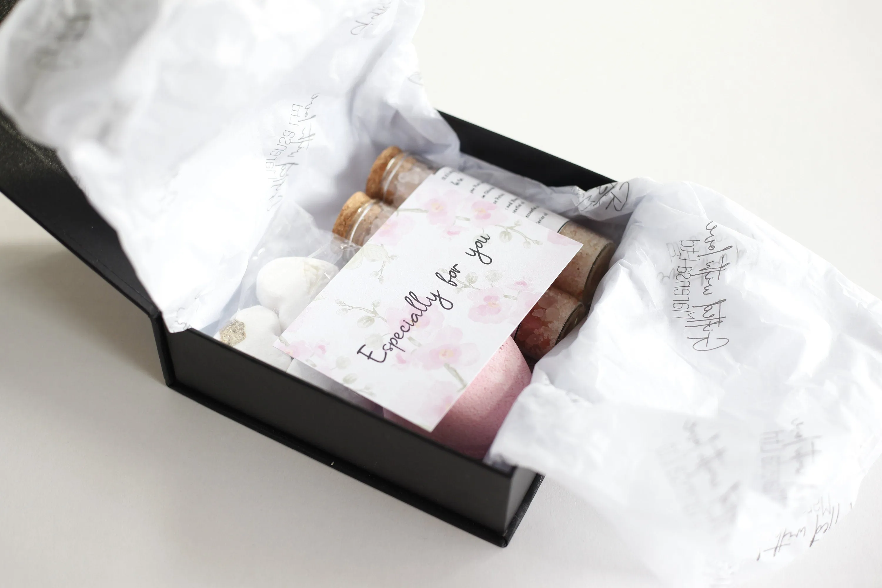 Small spa gift box for Eid, Ramadan, Bath salt , bath bomb, gift box for women, gifts for her, Eid gifts , Ladies Gifts