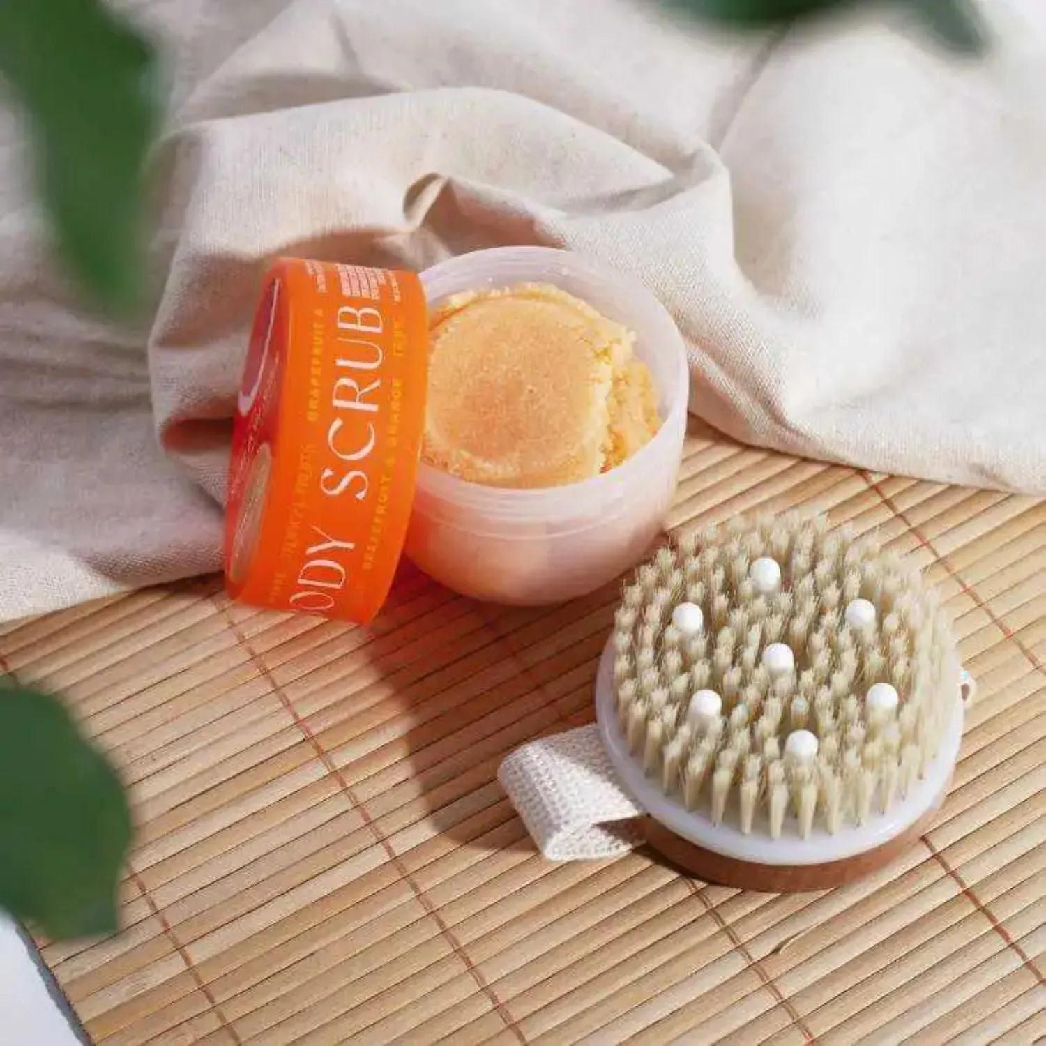 Tropical Fruits 150g Orange & Grapefruit Body Scrub With Brush