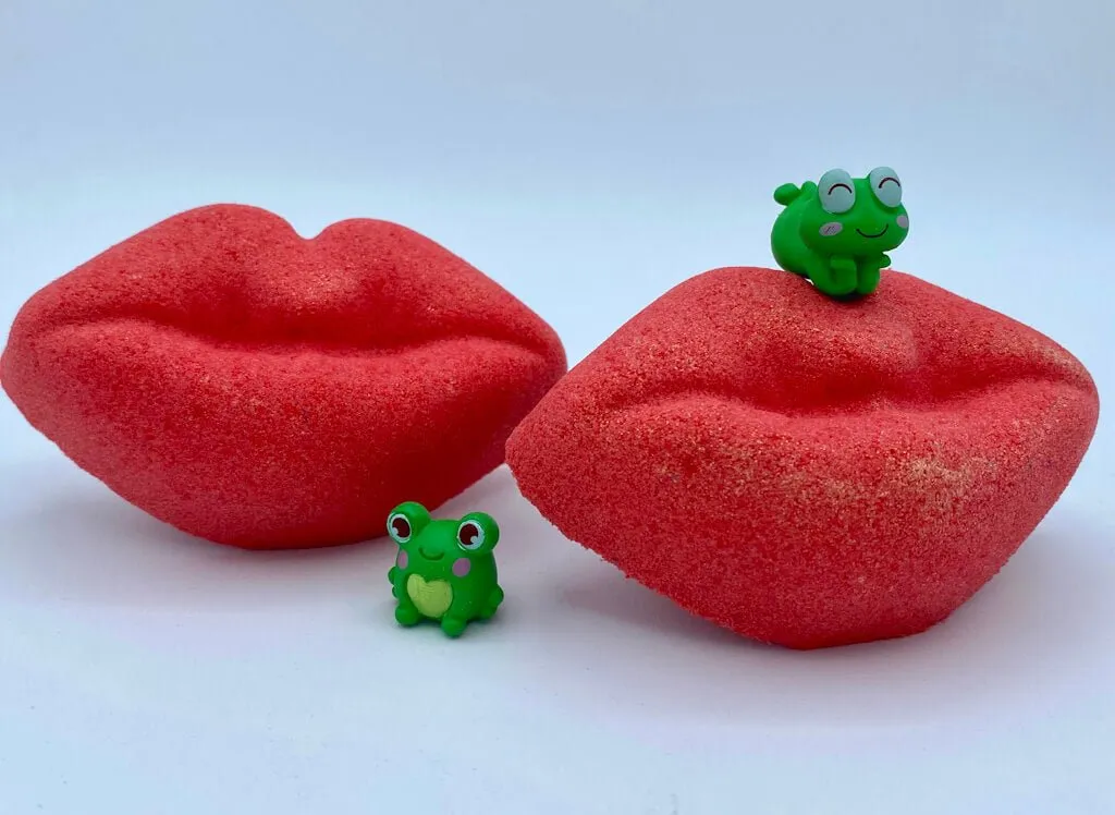 Valentine Lips Kids Bath Bomb with Frog Toy Inside