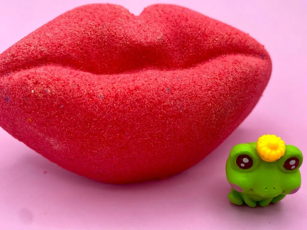 Valentine Lips Kids Bath Bomb with Frog Toy Inside