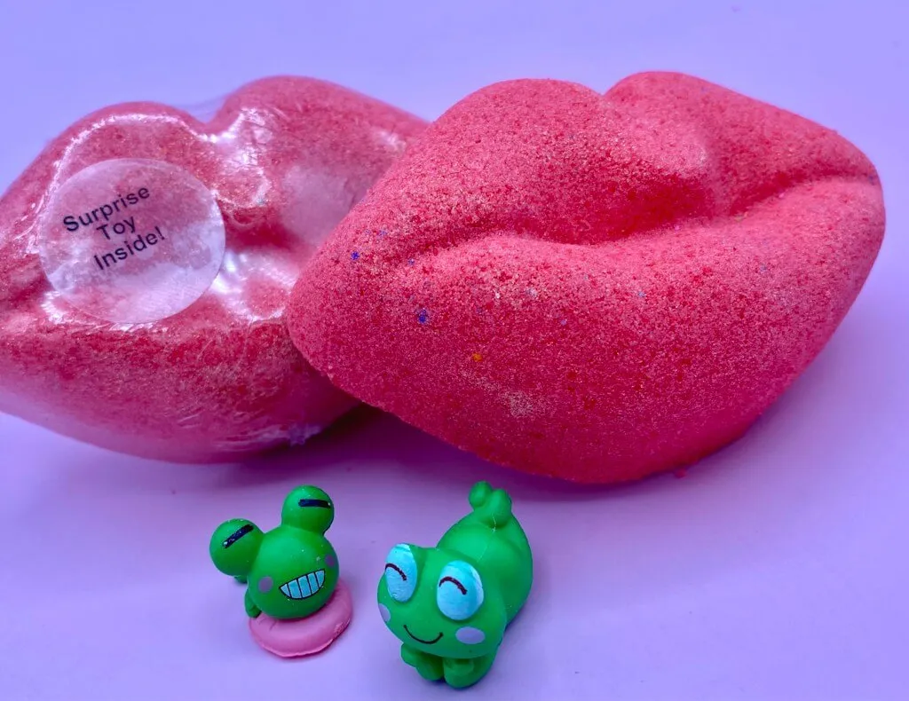 Valentine Lips Kids Bath Bomb with Frog Toy Inside