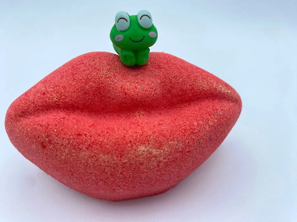 Valentine Lips Kids Bath Bomb with Frog Toy Inside