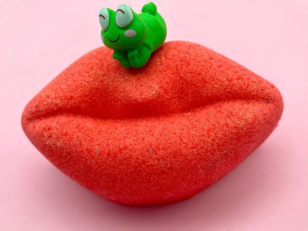 Valentine Lips Kids Bath Bomb with Frog Toy Inside